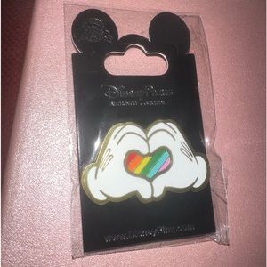 Disney pins